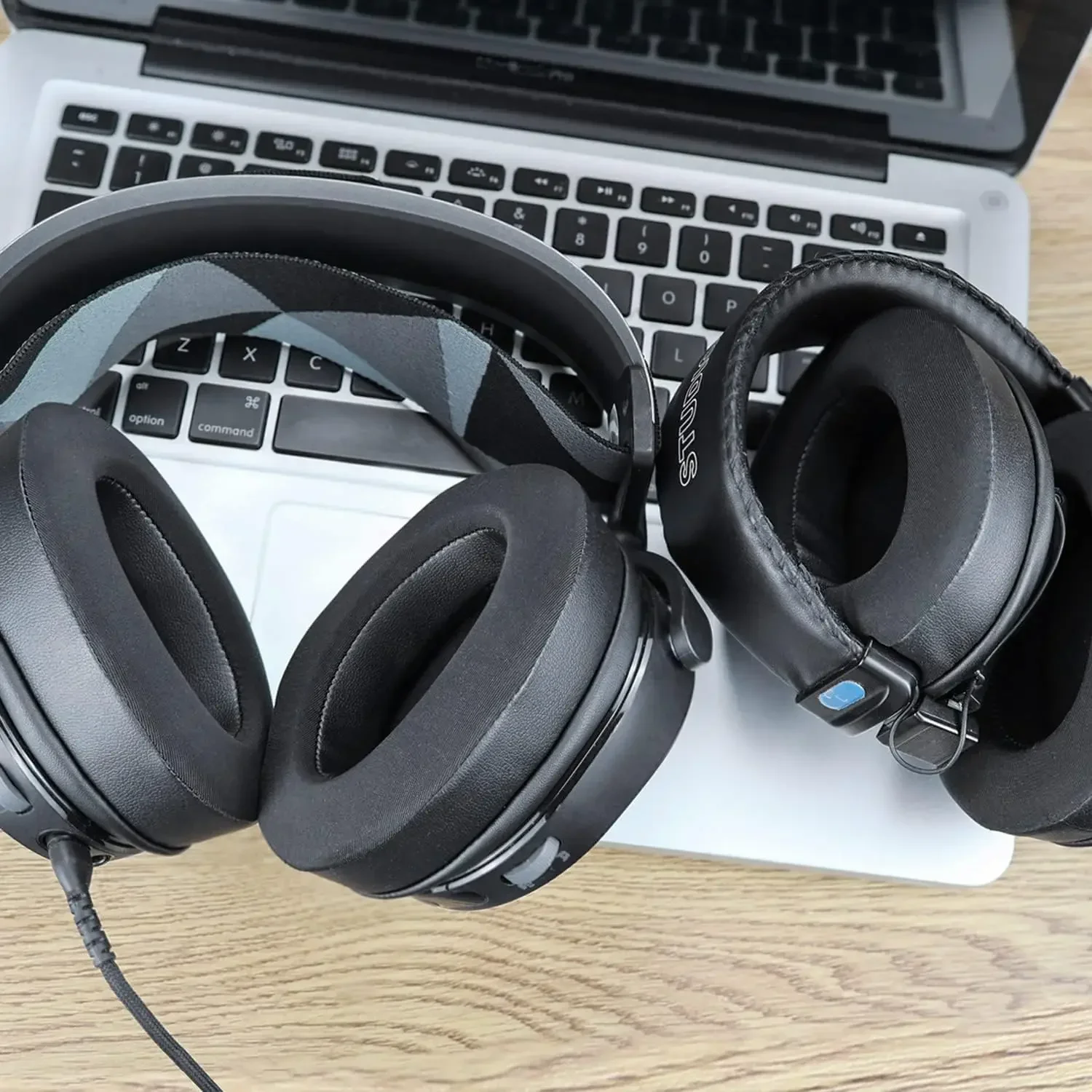 オーディオテクニカ ATH M50 M50X M50XBT  - Audio Technica Headphone Ath-M50X のレビューと価格